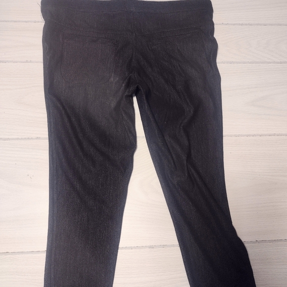 Hue Women's Blue Pockets Comfort Denim Jegging Leggings Size M. - Picture 2 of 6